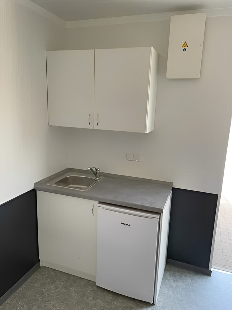 20ft Accommodation unit 6 x 3 with kitchen - Image 4